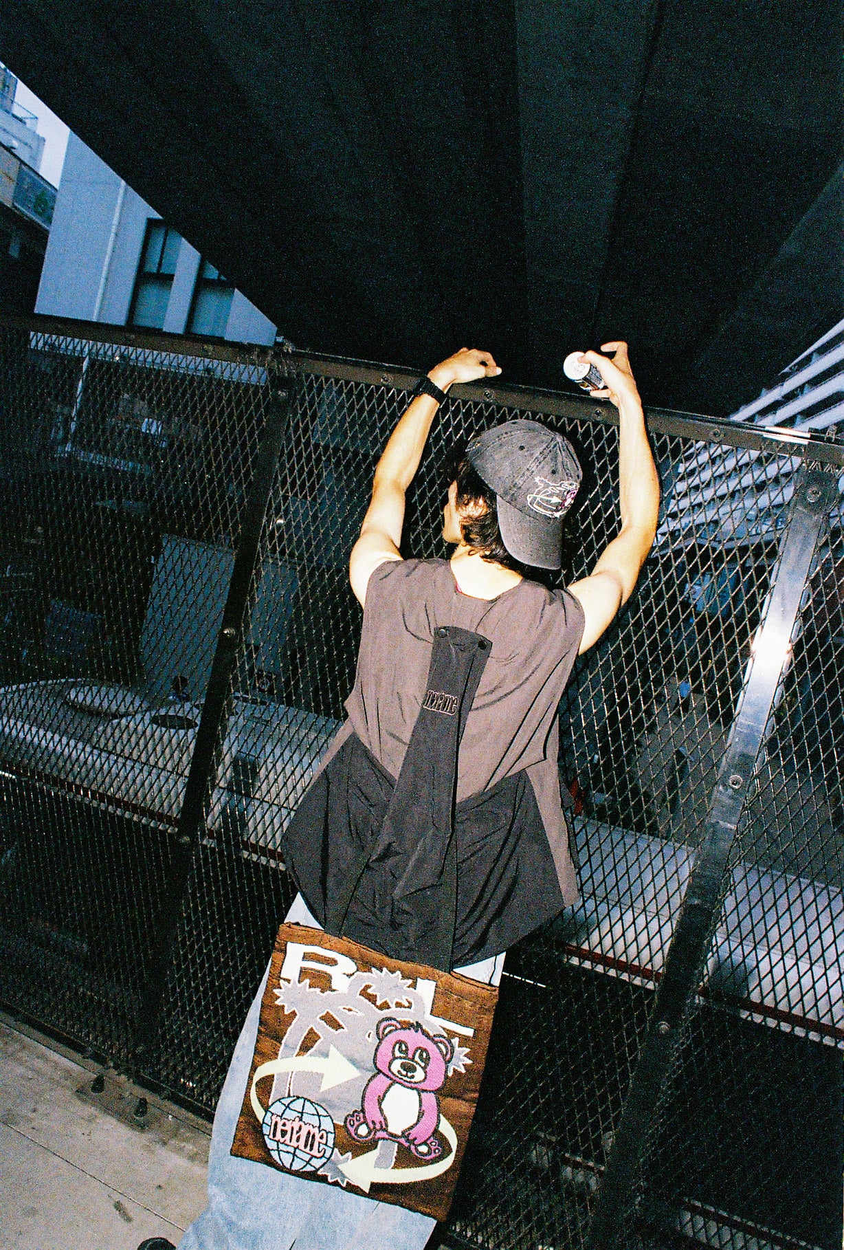 TRAVEL VEST V2 (BLACK)