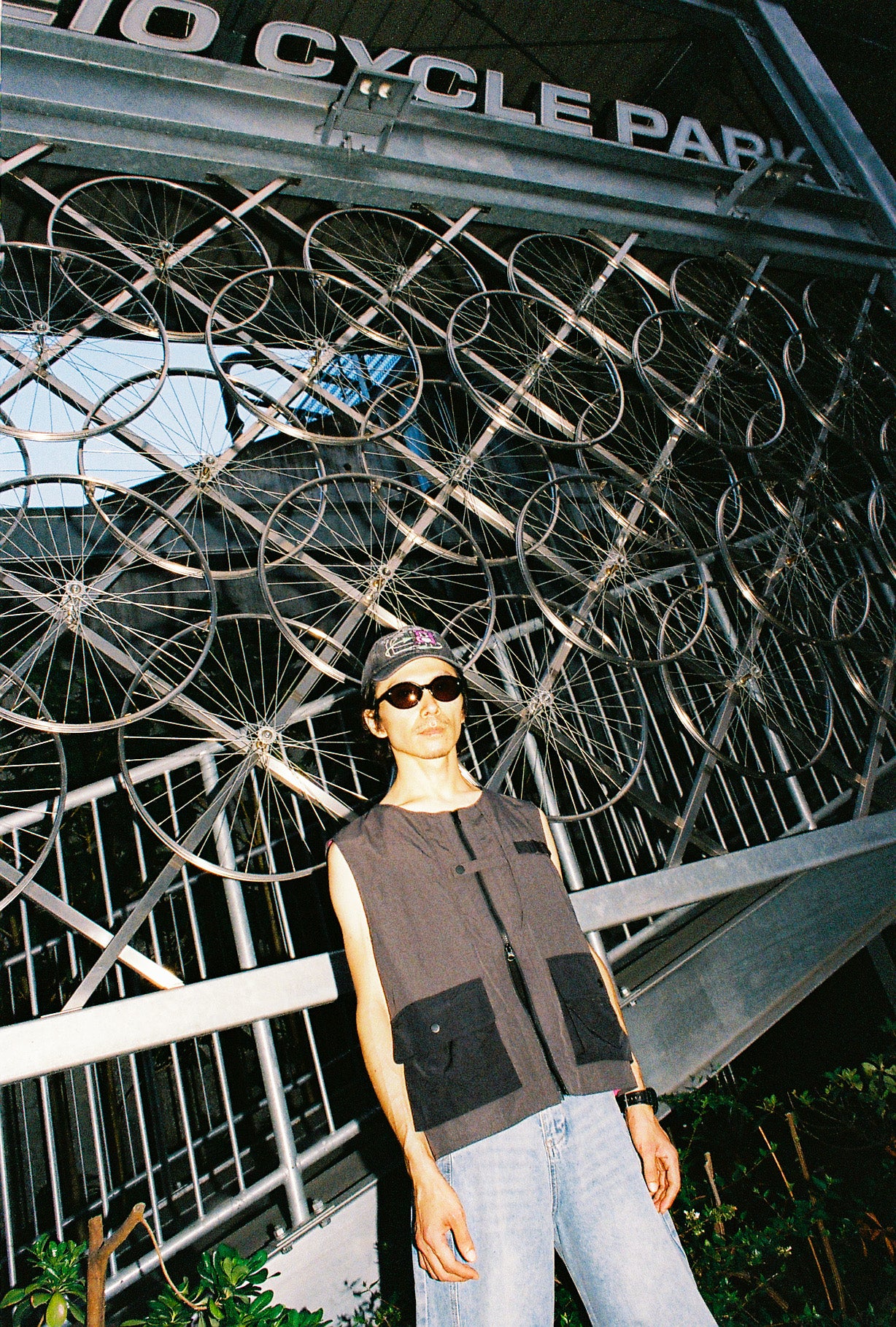 TRAVEL VEST V2 (BLACK)