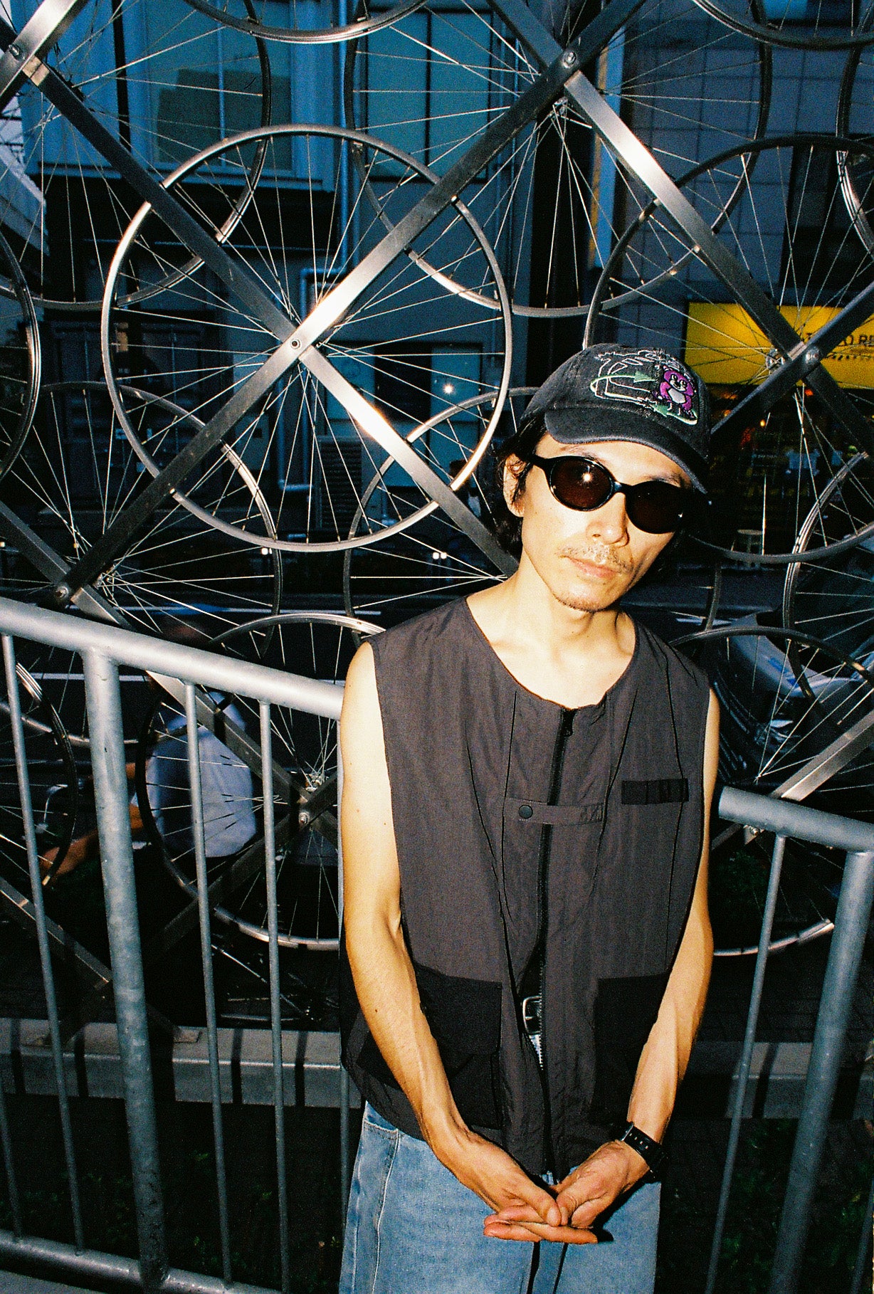 TRAVEL VEST V2 (BLACK)