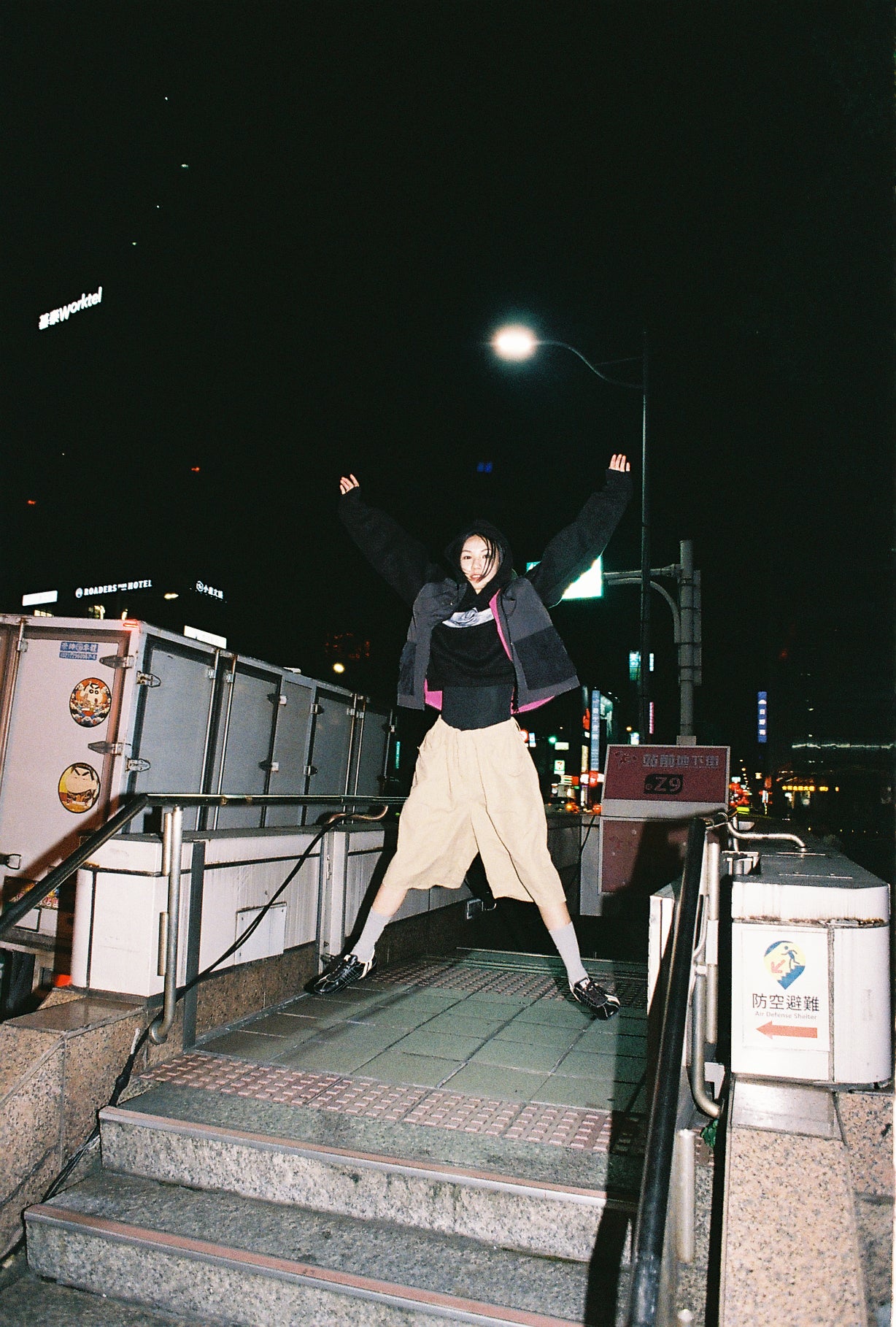 TRAVEL VEST V2 (BLACK)