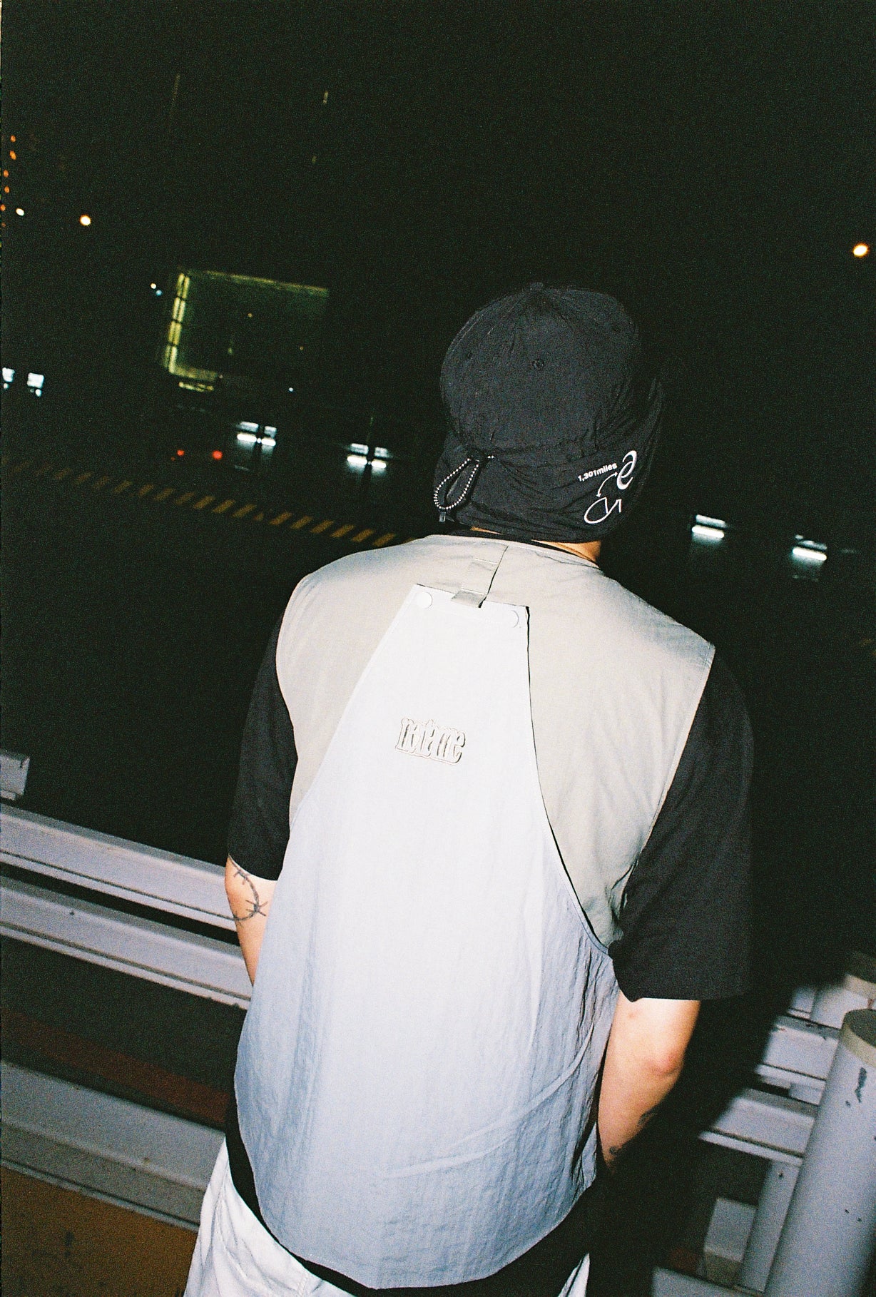 TRAVEL VEST V2 (KHAKI)