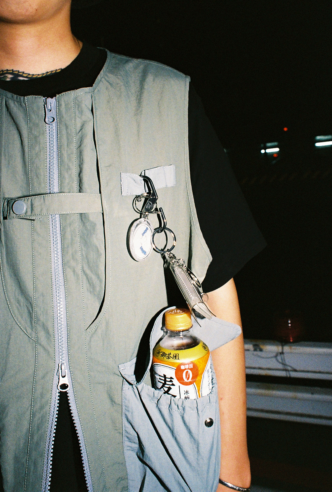 TRAVEL VEST V2 (KHAKI)