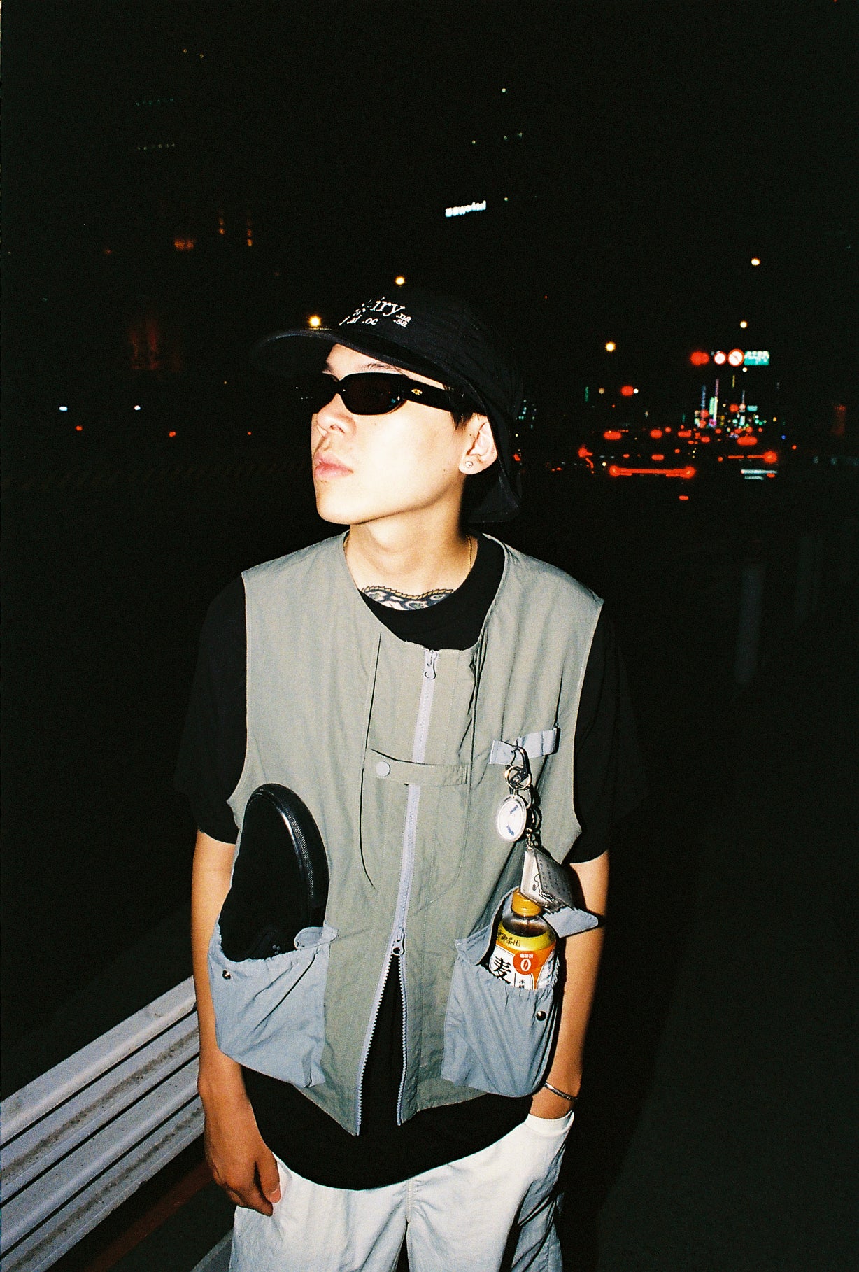 TRAVEL VEST V2 (KHAKI)